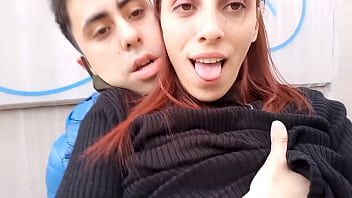 Riproduci Pompino pubblico rischioso e scopata per strada vicino alla stazione ferroviaria e di fronte alla polizia - avventure pubbliche di @lynnscreamreal parte 1