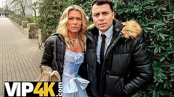play Datorie4k. colecționar face sex cu o blondă în fața viitorului ei soț