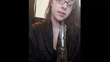 Reproduzir Domme em cetim preto pov segurando a chave jane juiz