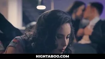 Abspielen Unterwürfige Mädchen werden von ihrem Meister gefickt [Seth Gamble, Whitney Wright, Casey Calvert]