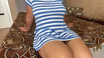 تشغيل شقيقة الخطوة يستمني كس في الغرفة