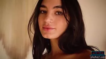 play Playboy5.com - petite latina model schoonheid sarah mollica gaat naakt thuis voor playboy