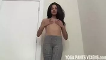 Putar Celana pendek ini membuatku benar-benar horny joi