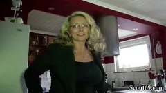Redare MILF germană cu sâni enorme futută de vecin