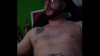 Reproducir Viendo porno haciéndose una paja. corrida