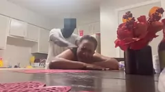 Riproduci Creampie pieno di speroni in cucina: milf hardcore cazzo con un grosso cazzo nero