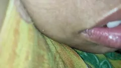 Riproduci Il corpo nudo di Desi Indian Milf guida il suo figliastro selvaggio nel gioco di ruolo di una coppia intensa
