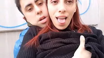 Reproduzir Boquete público arriscado e foda na rua ao lado da estação de trem e na frente da polícia - @lynnscreamreal public adventures parte 1