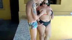 Afspelen Mollige bbw zuigt een grote lul in het openbare zwembad sex -ontmoeting