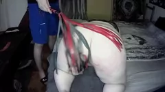 Putar BBW Stepdaughter Smalling Slut mendapatkan pukulan keras dan mencambuk