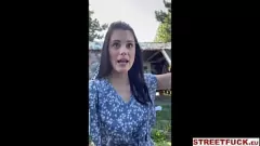 تشغيل Petite Hitchhiker Little Caprice's Public's Public With Stranger