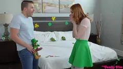 تشغيل Stepsiblings Codey Steel و Scarlet Skies في مواجهة فاضحة متفجرة