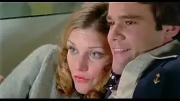 play Constance Geld wichst einem Mann beim Anschauen eines Pornofilms