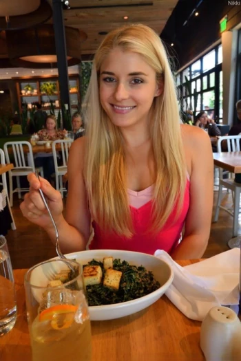 قناة Nikki Peach