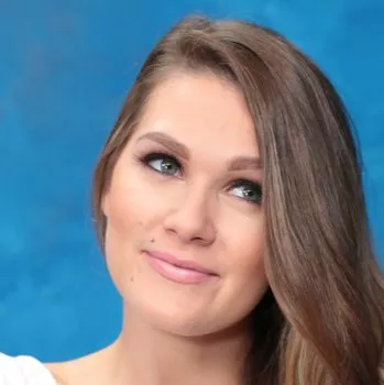 Pornoster Abby Cross