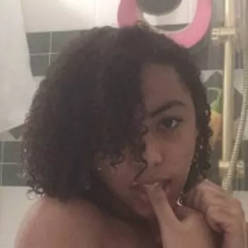 Porno Yıldızı Zerella Skies
